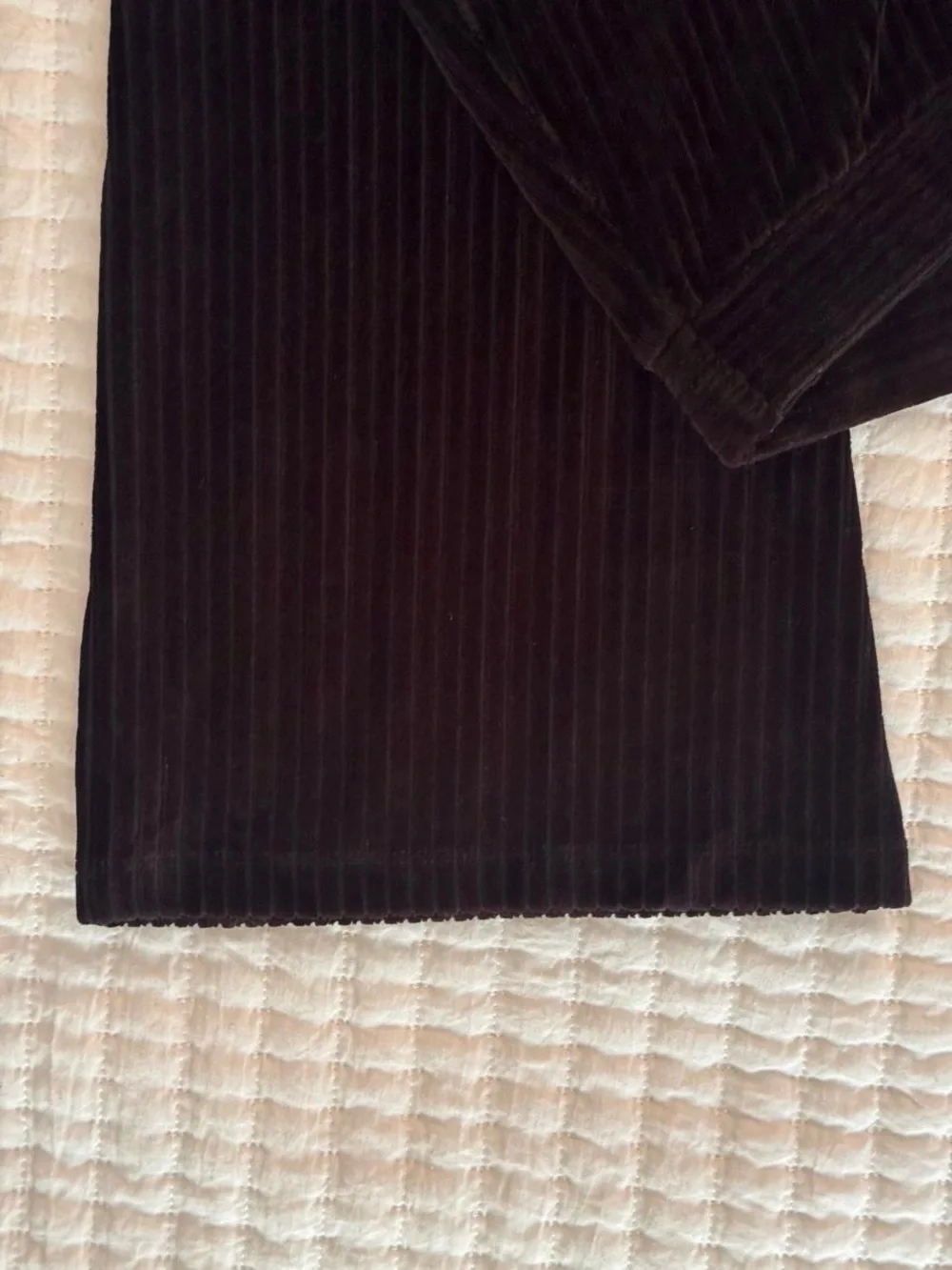 Urban Outfitters black ribbed velvet flair pants - Size M